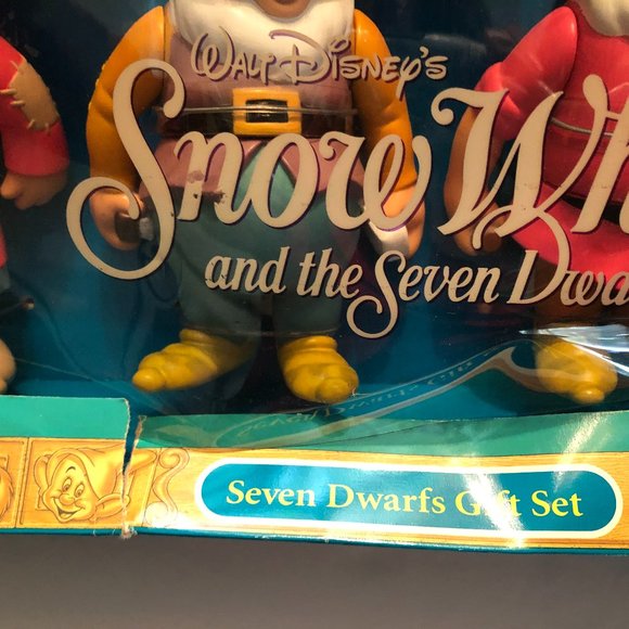 NIB Walt Disney Snow White & The Seven Dwarfs Gift Set - Picture 6 of 11